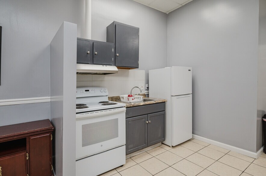 More Photos Of 2817 Bessemer Rd, Birmingham Freestanding For Sale