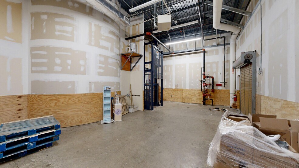 More Photos Of 14941 South Ave, Columbiana General Retail For Sale
