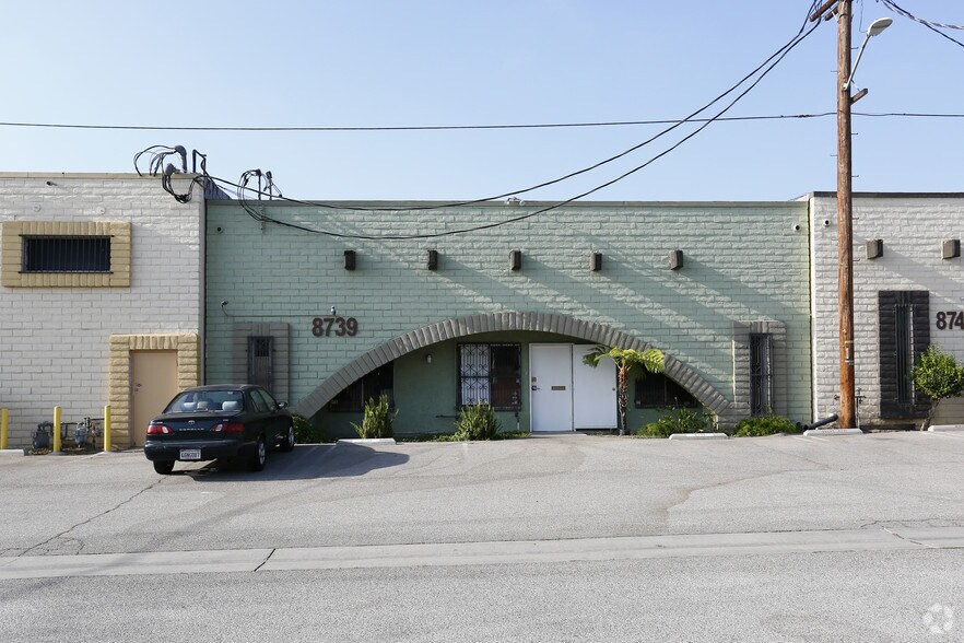 More Photos Of 8739 Shirley Ave, Northridge Warehouse For Lease