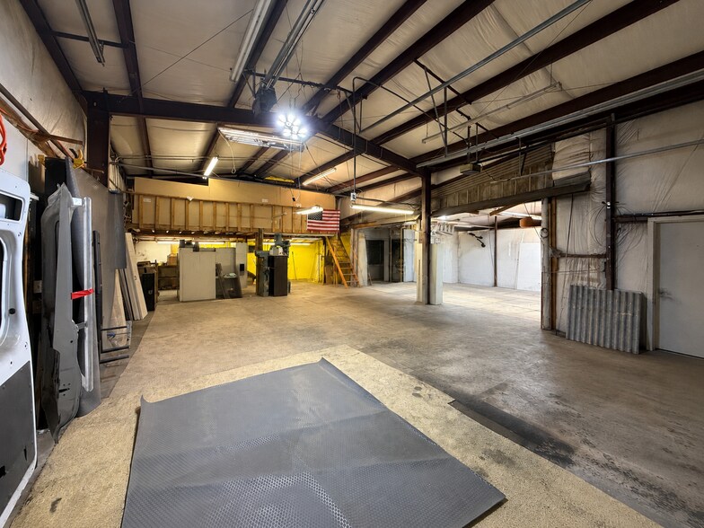 More Photos Of 4397 Platte Ave, Sedalia Warehouse For Lease