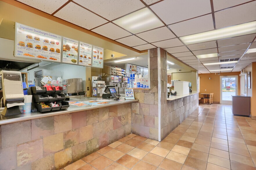 More Photos Of 3498 Sharon Rd, West Middlesex General Retail For Sale