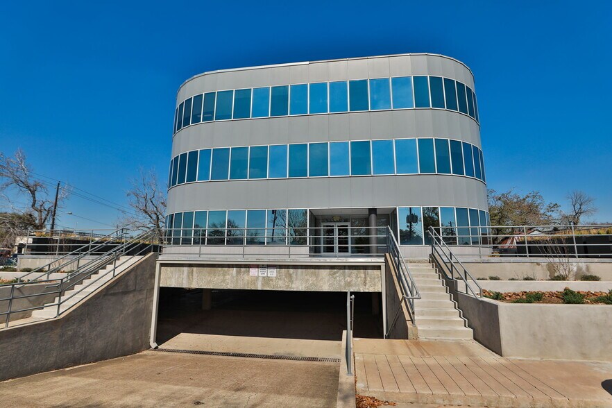 More Photos Of 8955 Katy Fwy, Houston Office For Lease