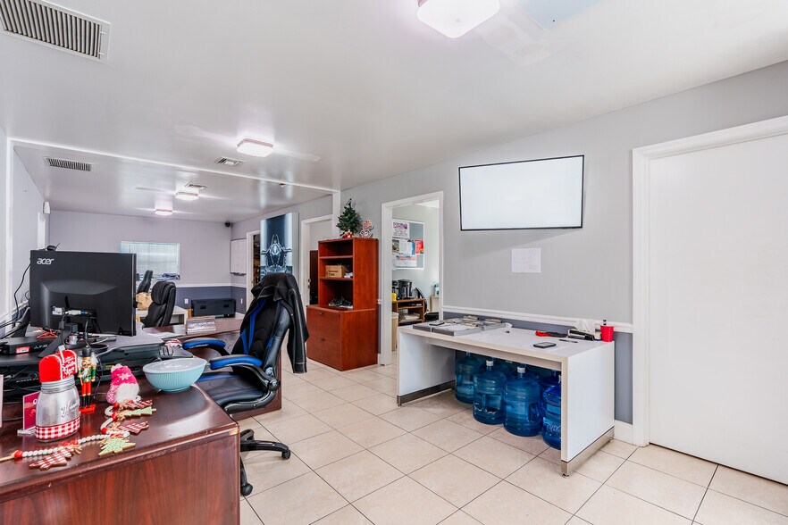 More Photos Of 820 35th Ct, Vero Beach Warehouse For Sale