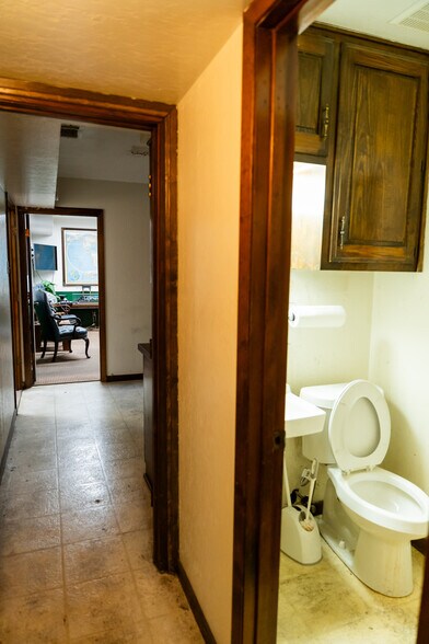 More Photos Of 1630 N Interstate 35 E, Lancaster Flex For Sale