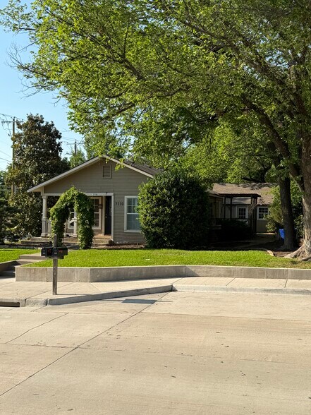 Primary Photo Of 7110 Elm St, Frisco Storefront Retail Office For Lease