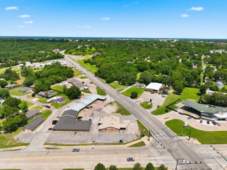 More Photos Of 1131 Cradduck Rd, Ada Bar For Sale