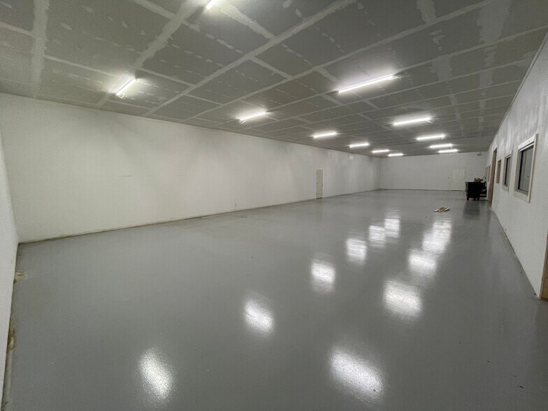 More Photos Of 134 Roger Thomas Rd, Cadiz Warehouse For Sale