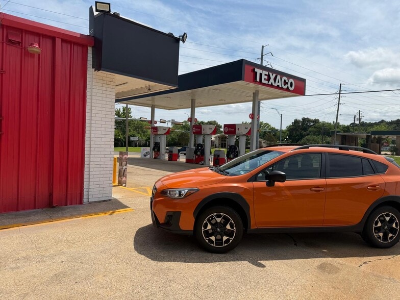 More Photos Of 4700 Judson Rd, Longview Convenience Store For Sale