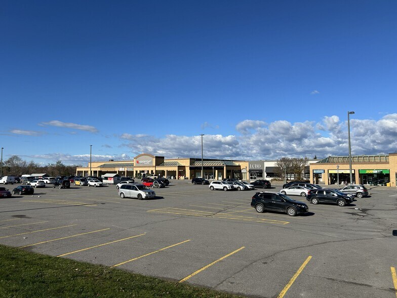 Primary Photo Of 400 Lansdowne St E, Peterborough Storefront For Lease