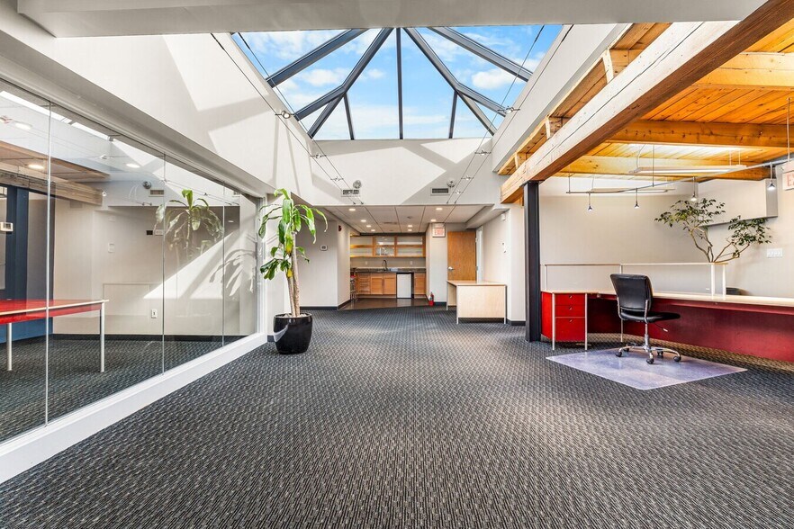 More Photos Of 1 Harris St, Newburyport Medical For Lease