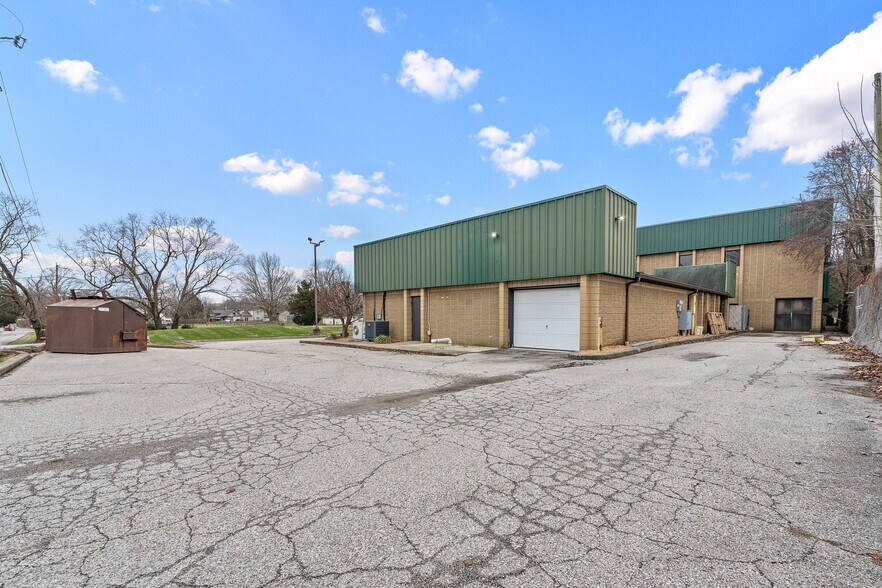 More Photos Of 7200 Highway 150, Greenville Office For Sale