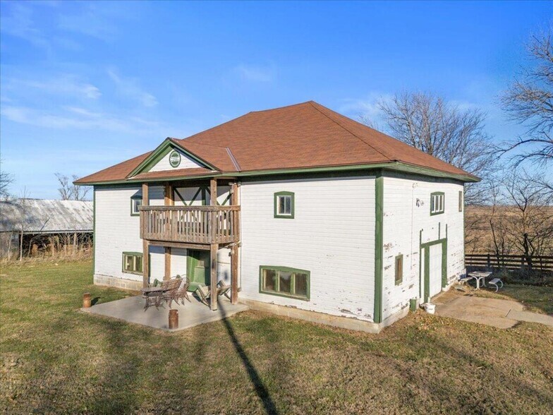 More Photos Of 21551 270th St, Mc Clelland Office For Sale
