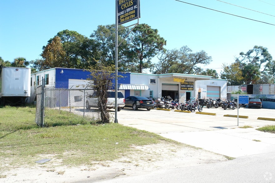 Primary Photo Of 333-337 Carswell Ave, Daytona Beach Warehouse For Lease