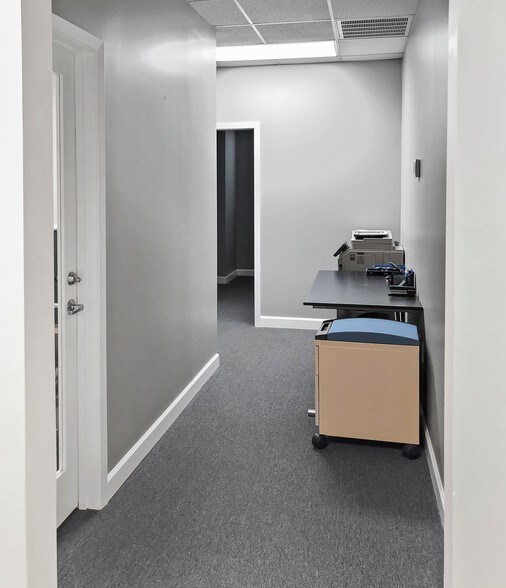 More Photos Of 102 E Walker St, League City Office For Lease