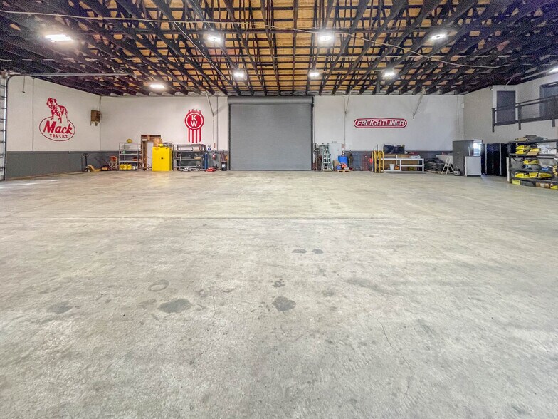 More Photos Of 1625 W Duke Rd, Sutherlin Warehouse For Sale