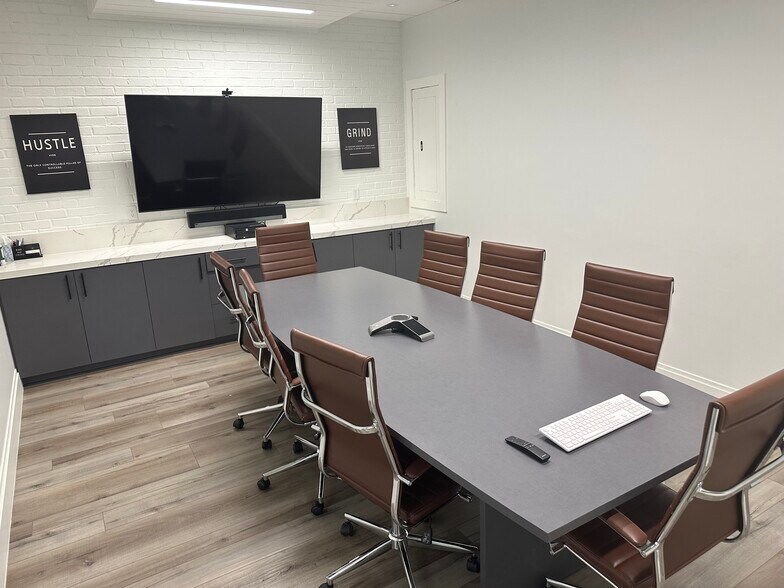 More Photos Of 2104 N Austin Ave, Georgetown Office For Sale