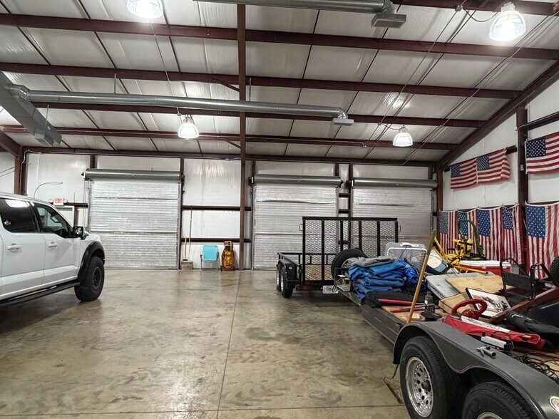 More Photos Of 5541 Thompson Bridge Rd, Murrayville Warehouse For Sale