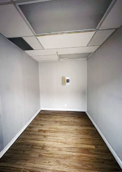 More Photos Of 33427 Pacific Hwy S, Federal Way Office For Sale