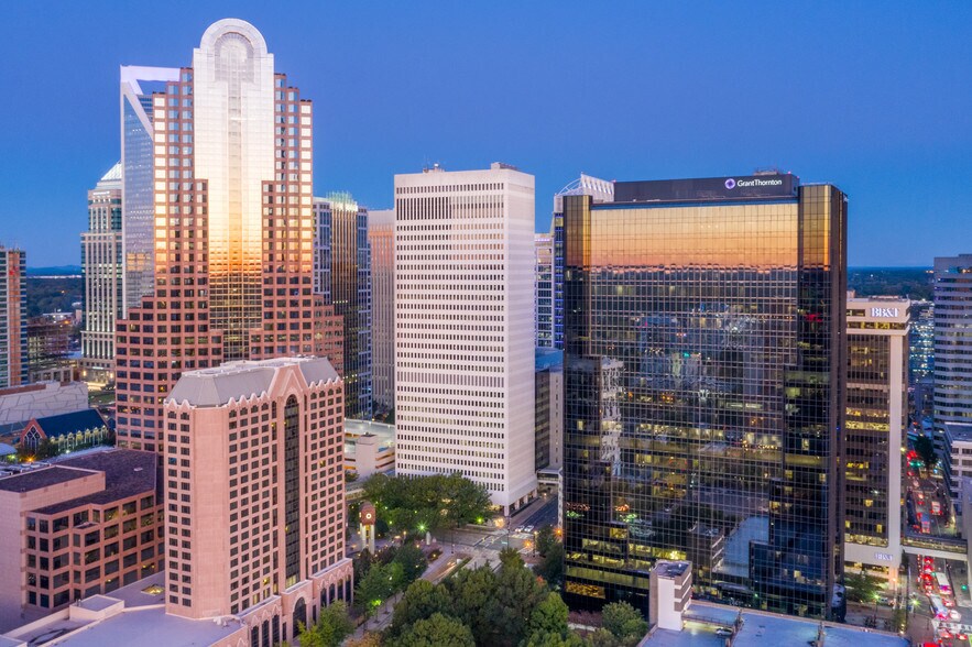 More Photos Of 201 S College St, Charlotte Office For Lease