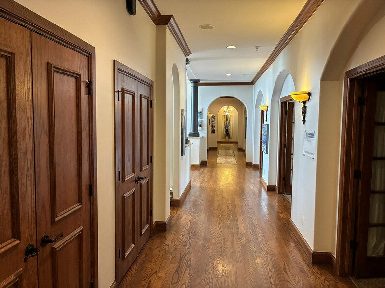 More Photos Of 1425 S Fretz Ave, Edmond Office For Sale