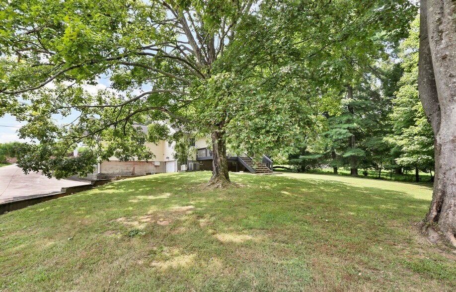 More Photos Of 451 Rossview Rd, Clarksville Office For Sale