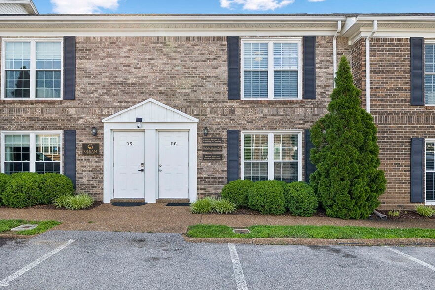 More Photos Of 109 Holiday Ct, Franklin Office For Sale