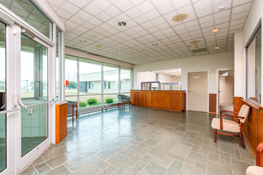 More Photos Of 147 Dinkel Ave, Mount Crawford Medical For Sale