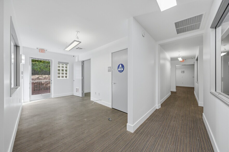 More Photos Of 12532 Ventura Blvd, Studio City Medical For Lease
