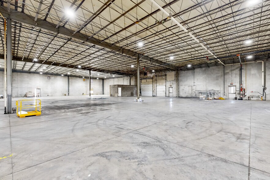 More Photos Of 701 Technology Pl, Waverly Manufacturing For Lease