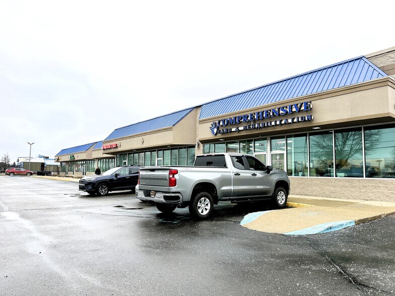 More Photos Of 5790-5832 Highland Rd, Waterford Storefront Retail Office For Lease