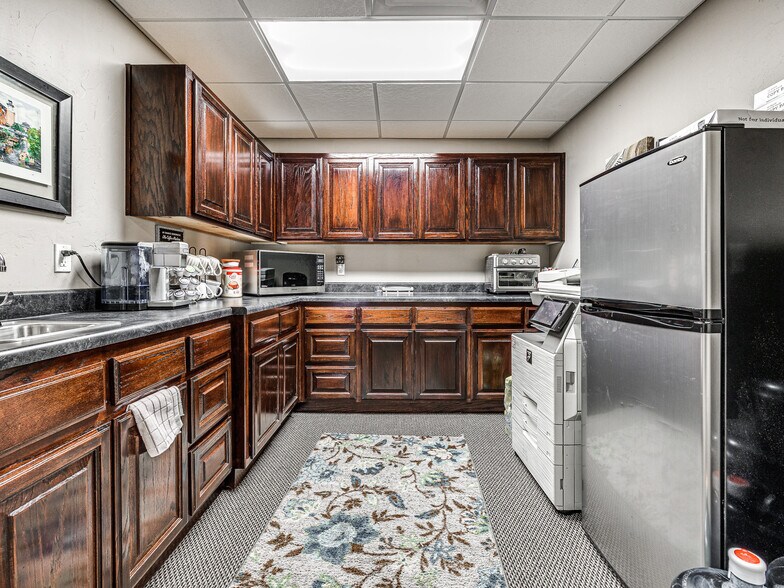 More Photos Of 4900 Richmond Sq, Oklahoma City Medical For Lease