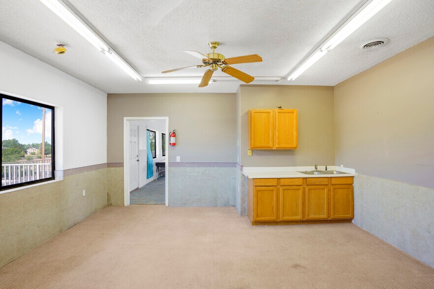 More Photos Of 140 Central St, Colorado City Office For Sale