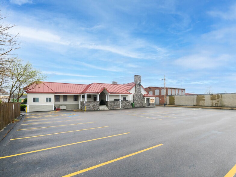 More Photos Of 176 Columbus Ave, Pawtucket General Retail For Sale