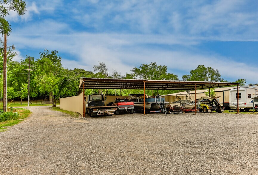More Photos Of 59 Shawnee Trl, Whitesboro Showroom For Sale
