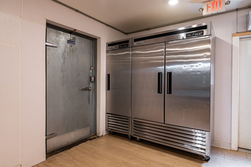 More Photos Of 461 Munson Ave, Traverse City Hotel For Sale