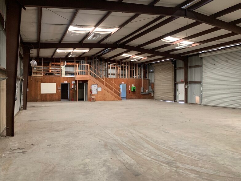 More Photos Of 3502 Gilmore Ave, Bakersfield Warehouse For Lease