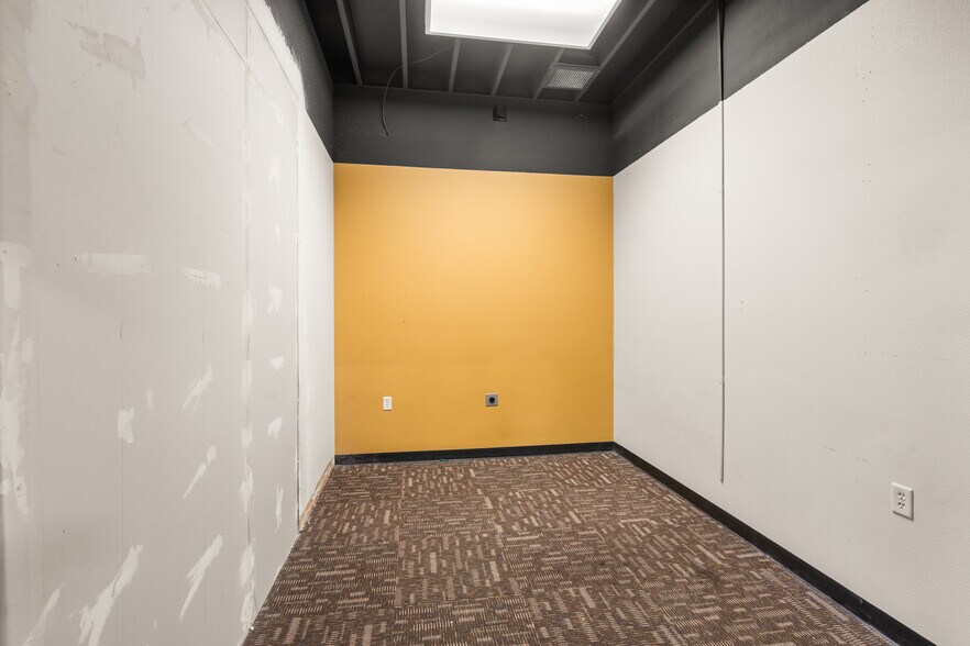 More Photos Of 304-350 NE Agness Ave, Grants Pass Unknown For Lease