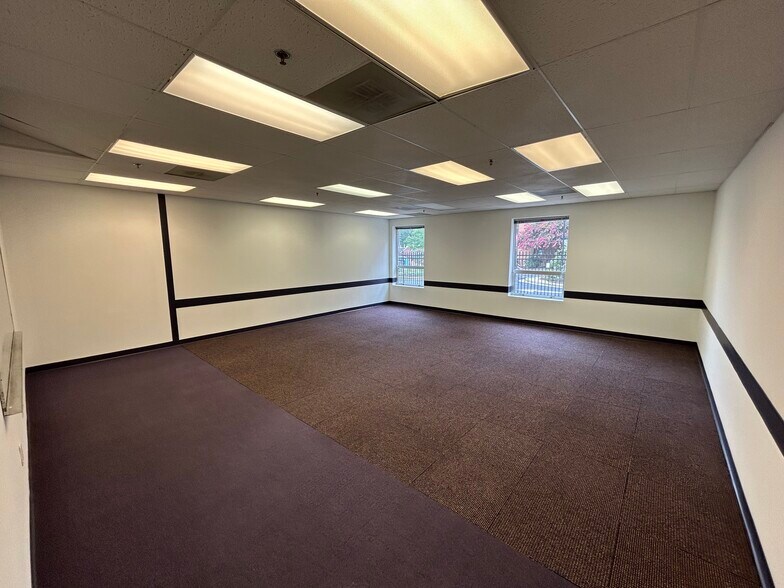 More Photos Of 308 W Rosemary St, Chapel Hill Office For Sale