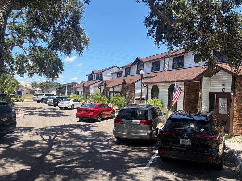 More Photos Of 6105 Memorial Hwy, Tampa Office For Lease