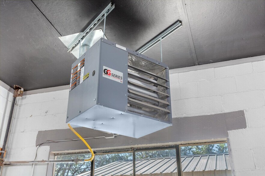 More Photos Of 249 W Rainbow Blvd, Salida Flex For Sale