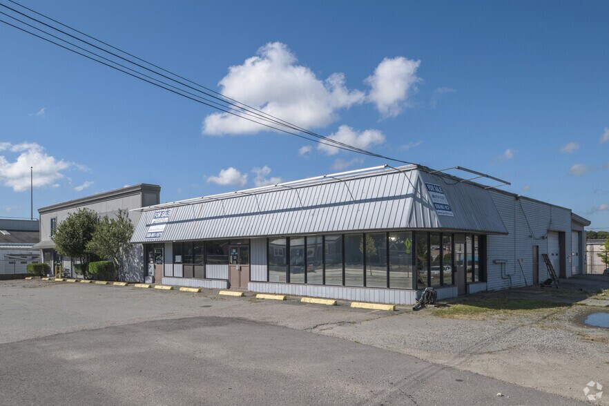 More Photos Of 525-527 Church St, New Bedford Light Manufacturing For Sale