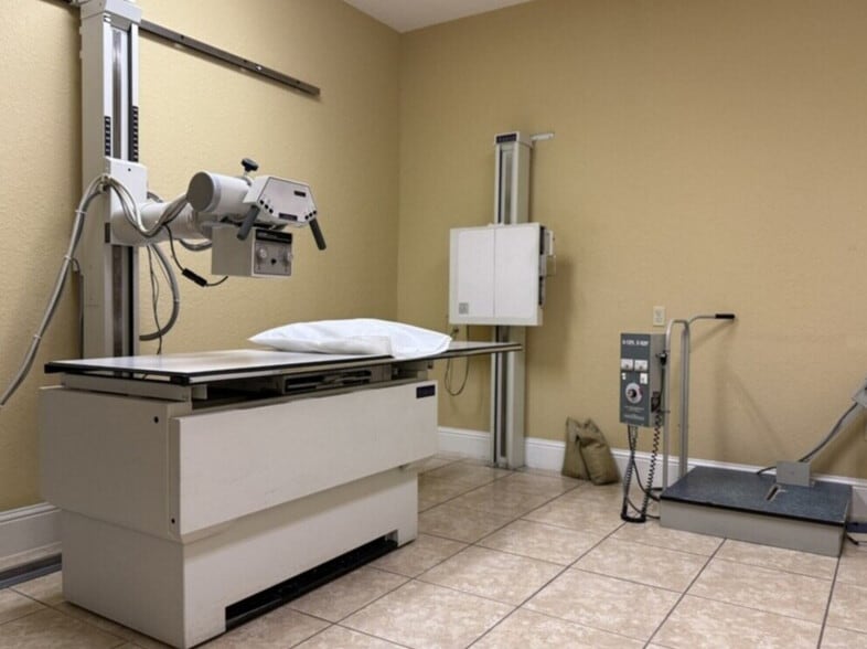 More Photos Of 910 Old Camp Rd, The Villages Medical For Sale