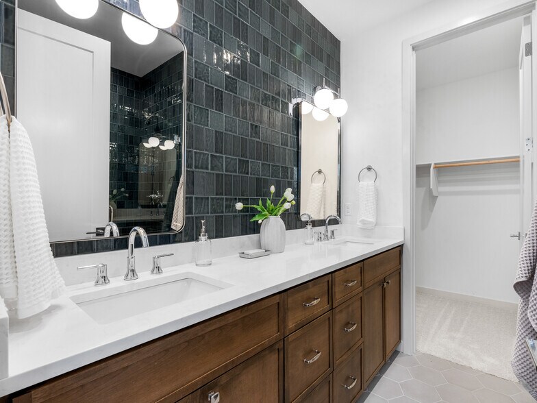 More Photos Of 2478 SE Lincoln St, Portland Multifamily For Sale