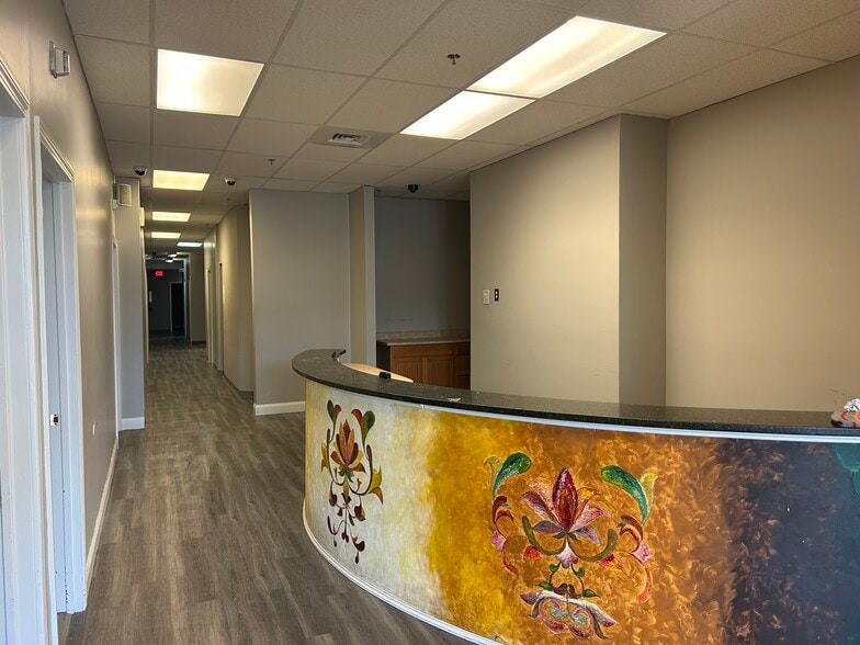 More Photos Of 412 Middle Tpke W, Manchester Unknown For Lease