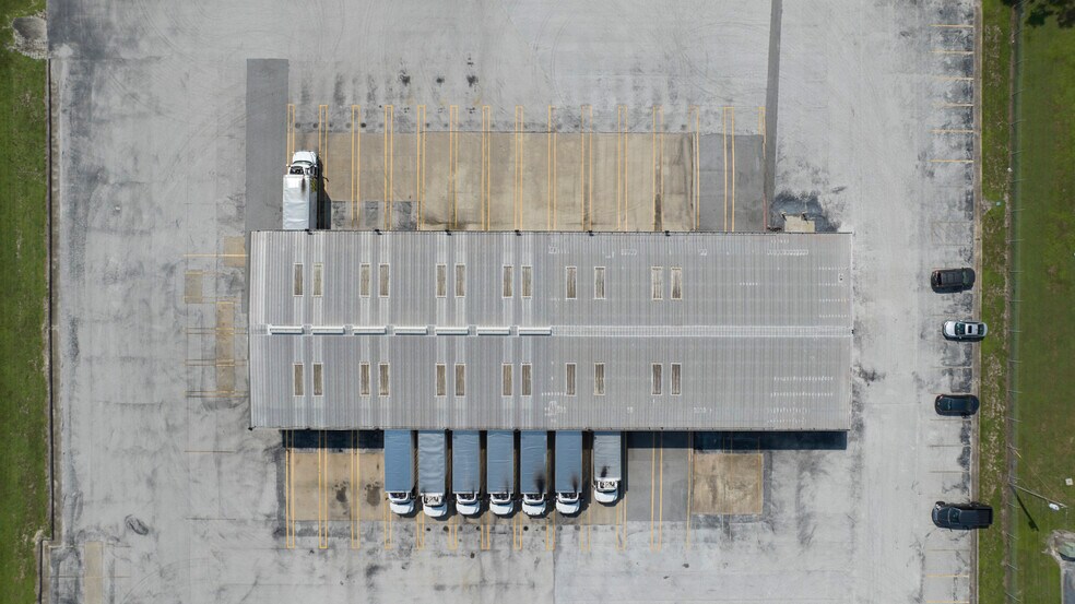 More Photos Of 3615 Reynolds Rd, Lakeland Truck Terminal For Lease