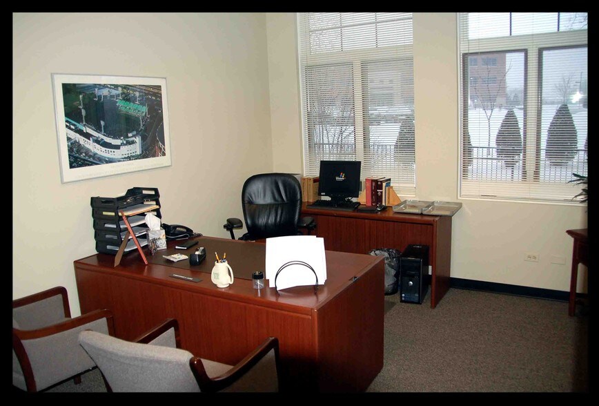 More Photos Of 7025-7035 Veterans Blvd, Burr Ridge Office For Sale