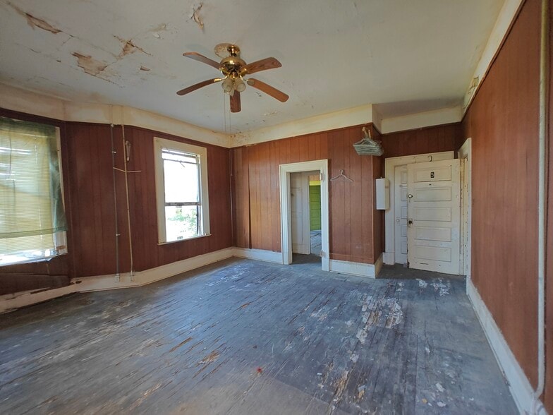 More Photos Of 2020 N Main St, Jacksonville Specialty For Sale