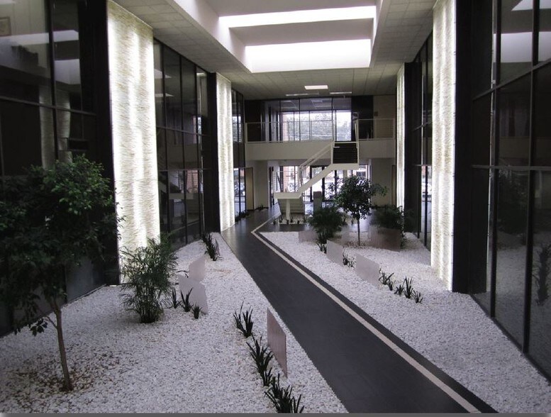 More Photos Of 2537 S Gessner Rd, Houston Office For Lease