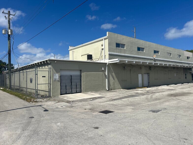More Photos Of 2000 N Dixie Hwy, Hollywood Light Manufacturing For Sale