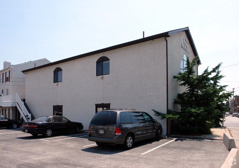 More Photos Of 114 Dekalb St, Bridgeport Freestanding For Lease